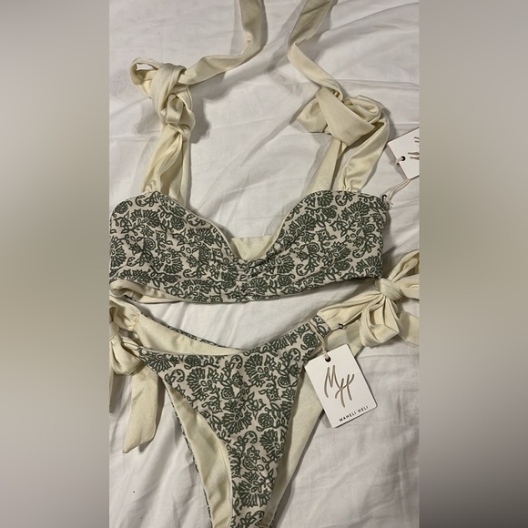 Brand new swim suit - Picture 1 of 1